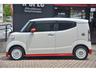 ★メーカーオプション　プレミアムホワイトパール３２，４００円★ディーラーオプション　サイドバイザー付き１６，２００円★ディーラーオプション　ドアミラーカバー（レッド）８，６４０円
