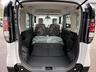 実際に乗って触って体感してみてください！！そう！！お車のフィーリングを感じ取ってください！　お車はあなたを待っていますよ！