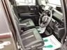 車から降りずに車内を移動できるウォークスルータイプです