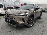トヨタ　カローラクロス １．８ ハイブリッド Ｚ メーカーＯＰ本革巻きステアリング マッドバス