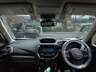 広い視界の運転席周り。純正地デジナビTV装備しています。