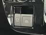 ブレーキを踏んで停車するとブレーキ状態が保持される便利なブレーキホールド付き！